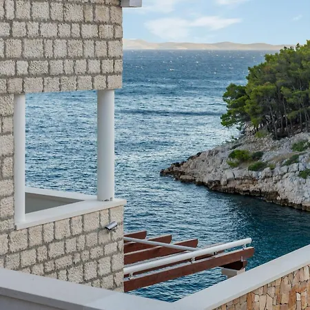 Brac Stone With Jacuzzi