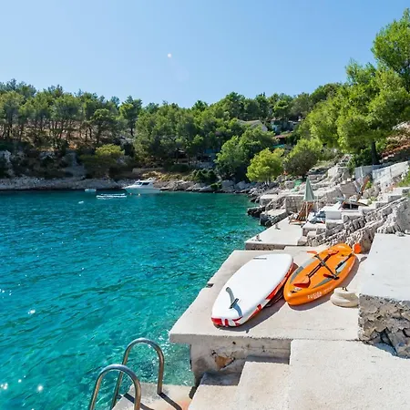 Brac Stone With Jacuzzi *