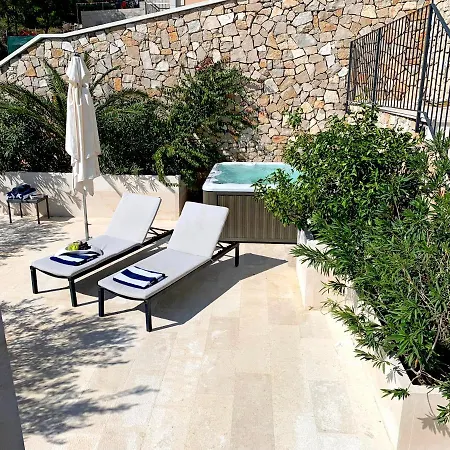 Brac Stone With Jacuzzi *